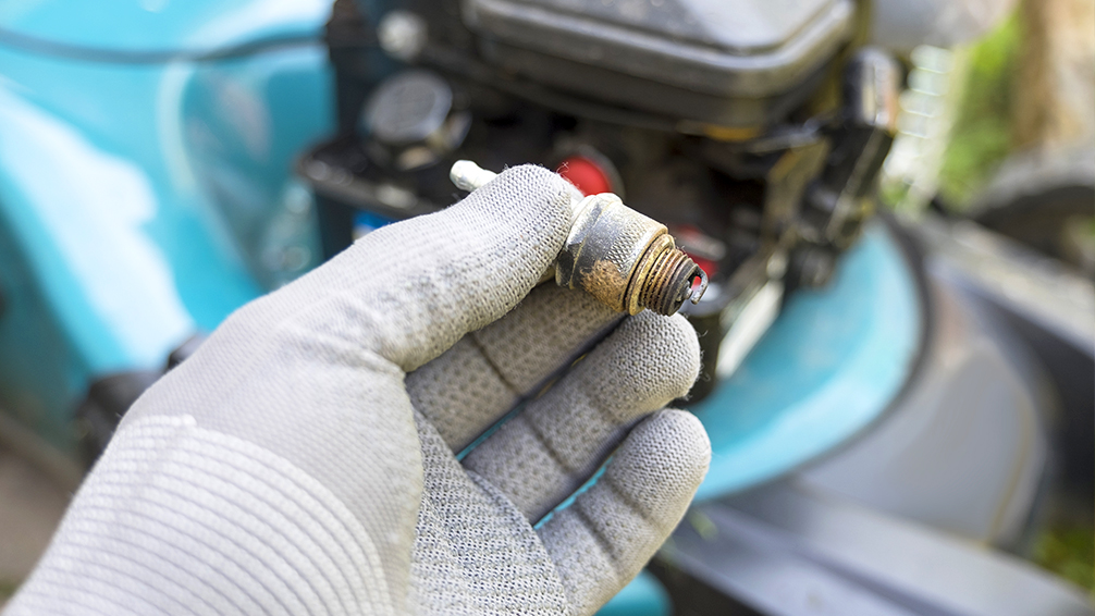 lawnmower-tune-up-pfas-spark-plug