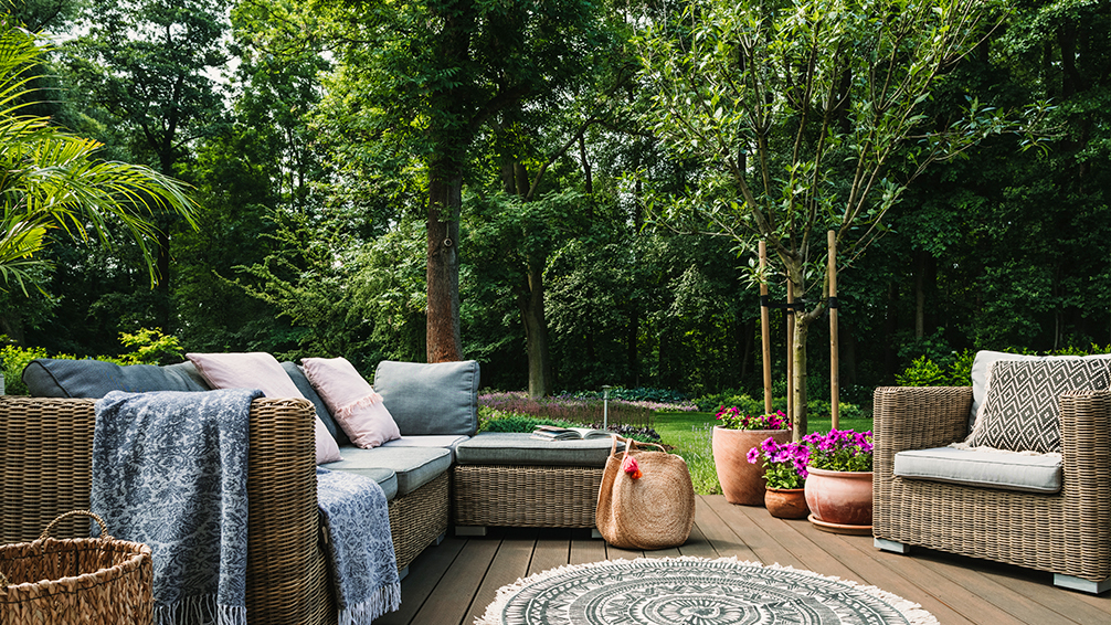 pfas-patio-design-ideas-shade-trees