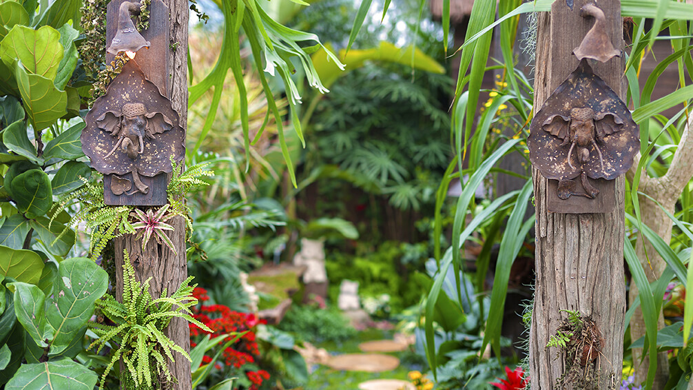 pfas-theme-garden-zodiac-sign-tropical-oasis-garden-torches